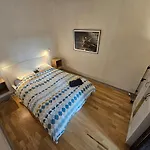 A Modern Appartment, Bright And Calm Appartement Parijs
