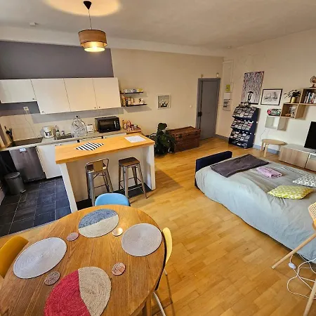A Modern Appartment, Bright And Calm Paryż