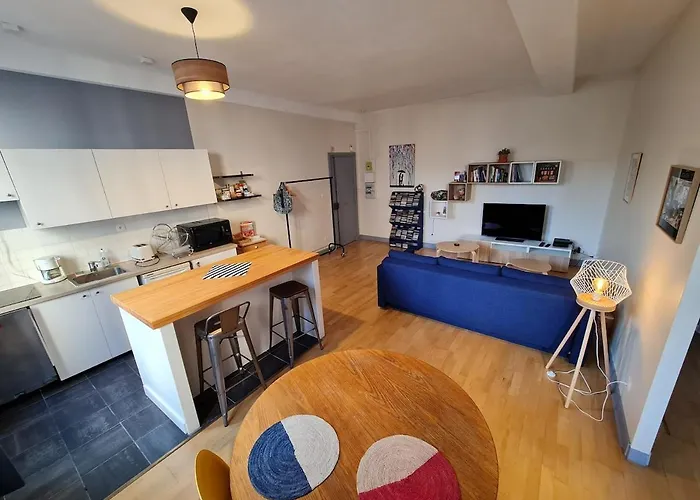 A Modern Appartment, Bright And Calm Apartman *